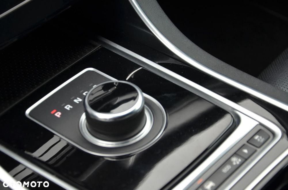 Jaguar XF 3.0 TDV6 R-Sport - 26