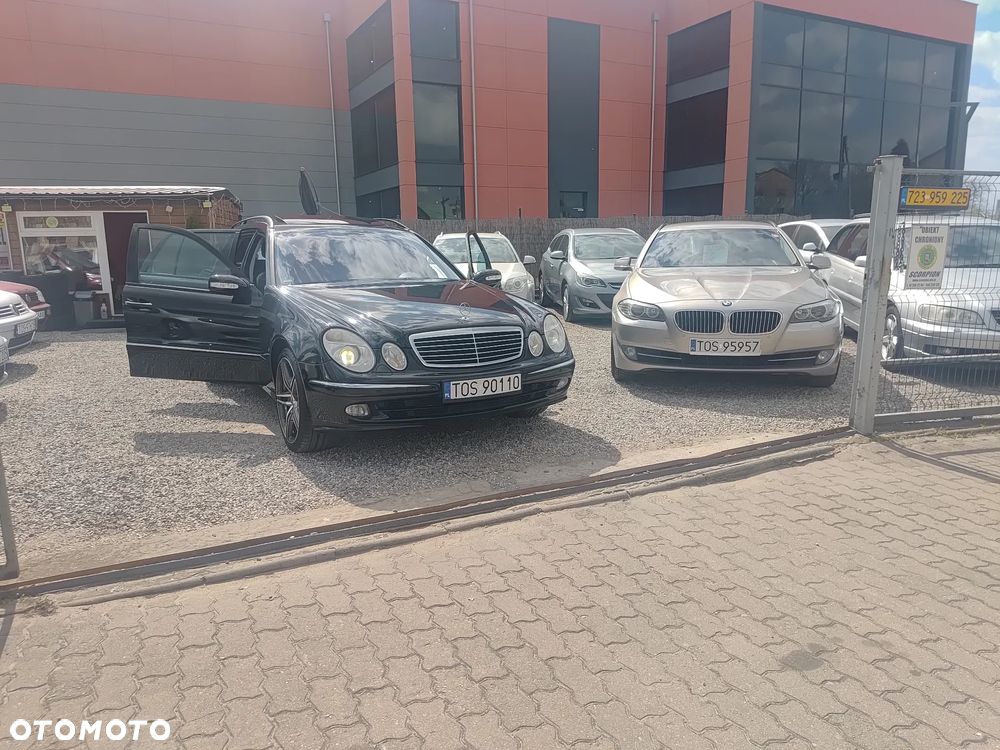 Mercedes-Benz Klasa E 500 Avantgarde Sport Edition - 29