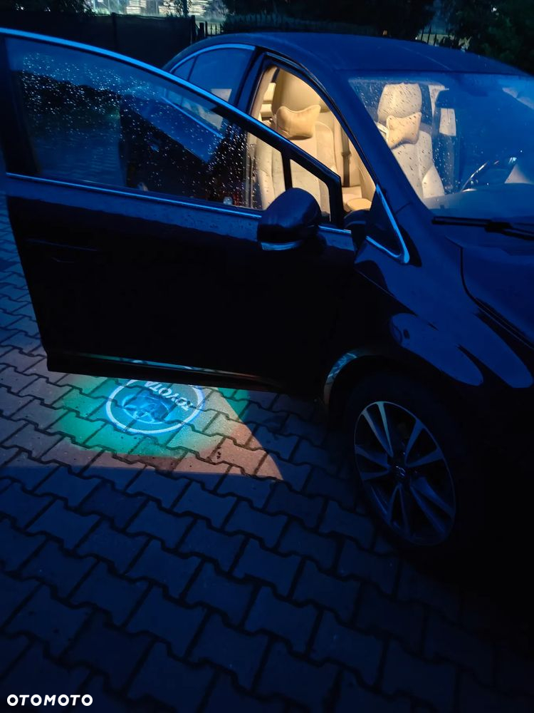 Toyota Avensis 1.8 Premium - 11