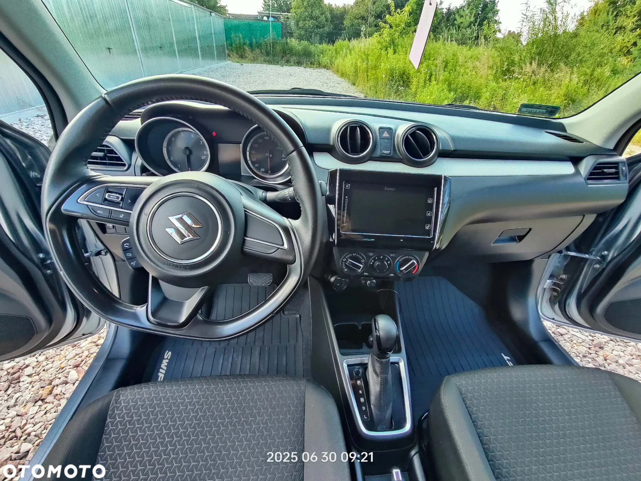 Suzuki Swift 1.2 Premium Plus CVT - 9