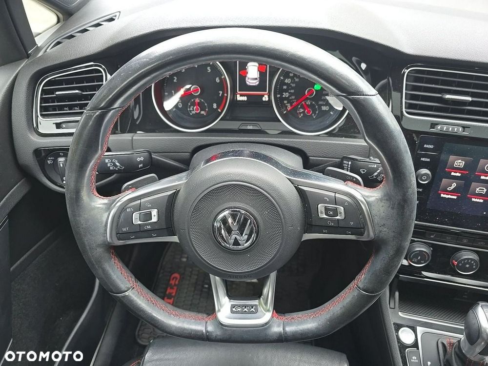 Volkswagen Golf - 8