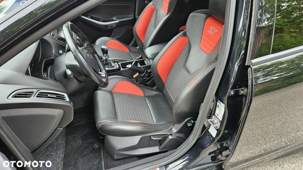 Ford Focus 2.0 EcoBoost ST mit Leder-Sport-Paket - 19