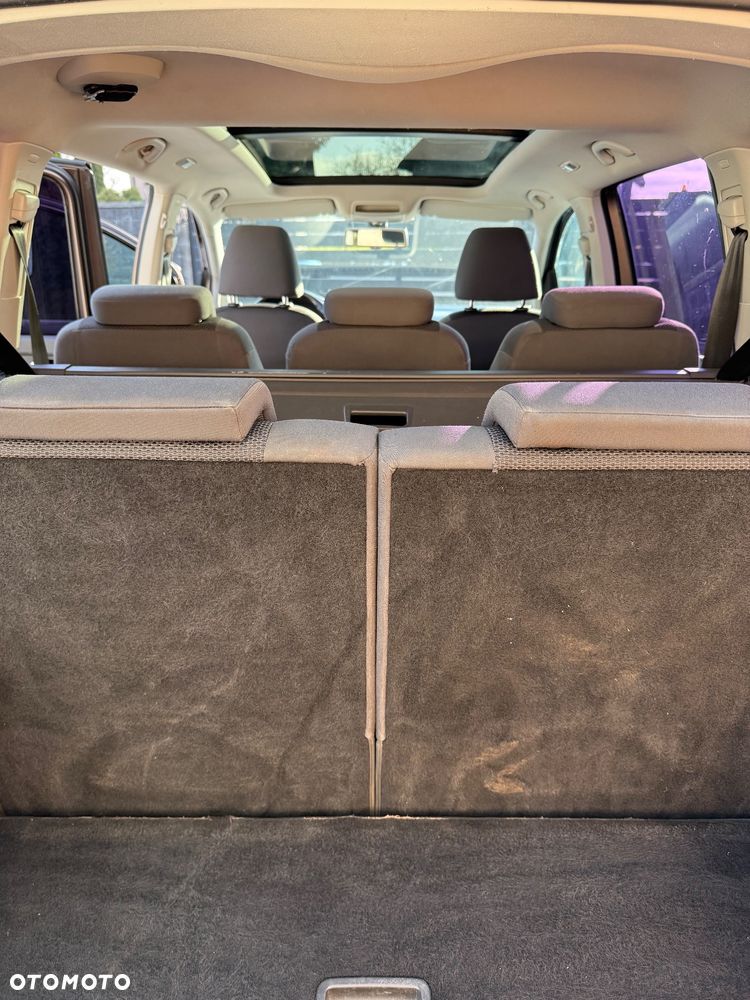 Volkswagen Touran 1.6 TDI DPF BlueMotion Technology Highline - 31