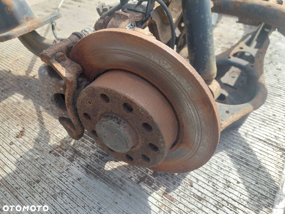 KOMPLETNE ZAWIESZENIE BELKA SANKI TYŁ SKODA OCTAVIA II LIFTBACK - 2