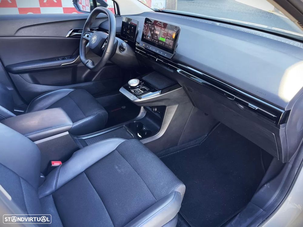 MG MG4 64 kWh Luxury - 12