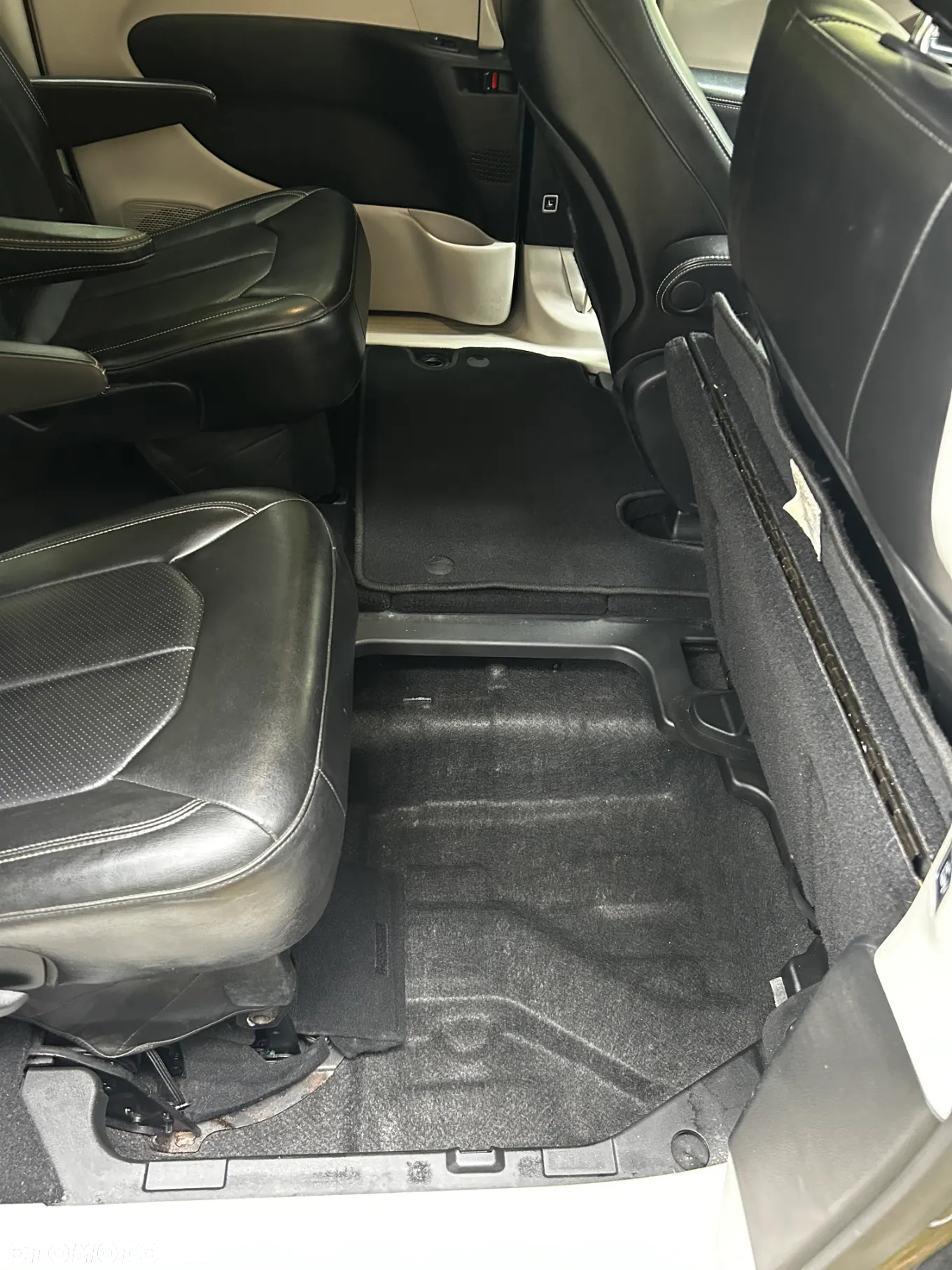 Chrysler Pacifica - 20