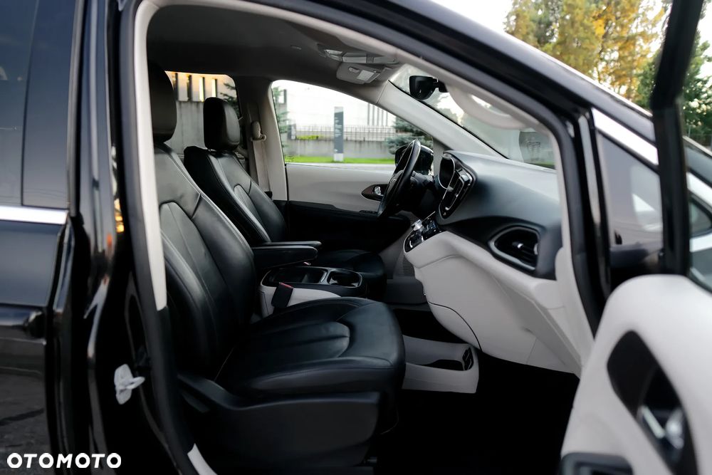 Chrysler Pacifica - 18