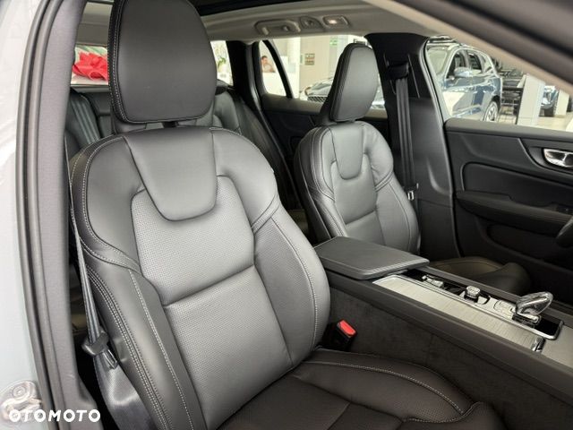 Volvo V60 B4 B Ultra Dark - 31