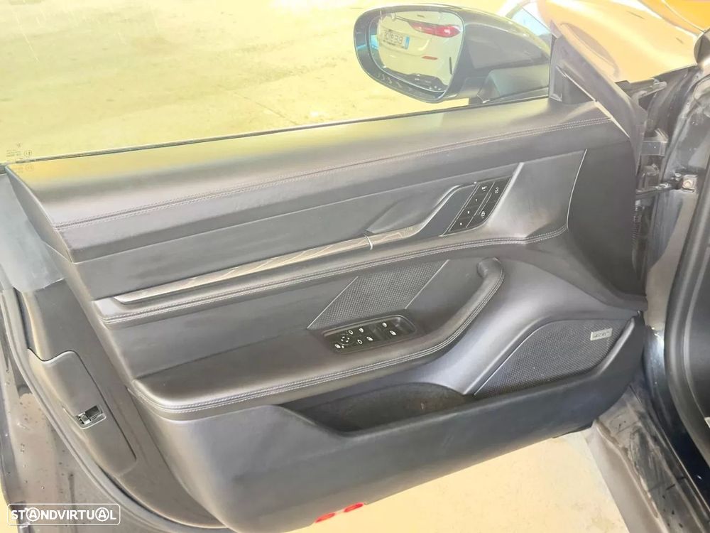 Porsche Taycan 4S - 12