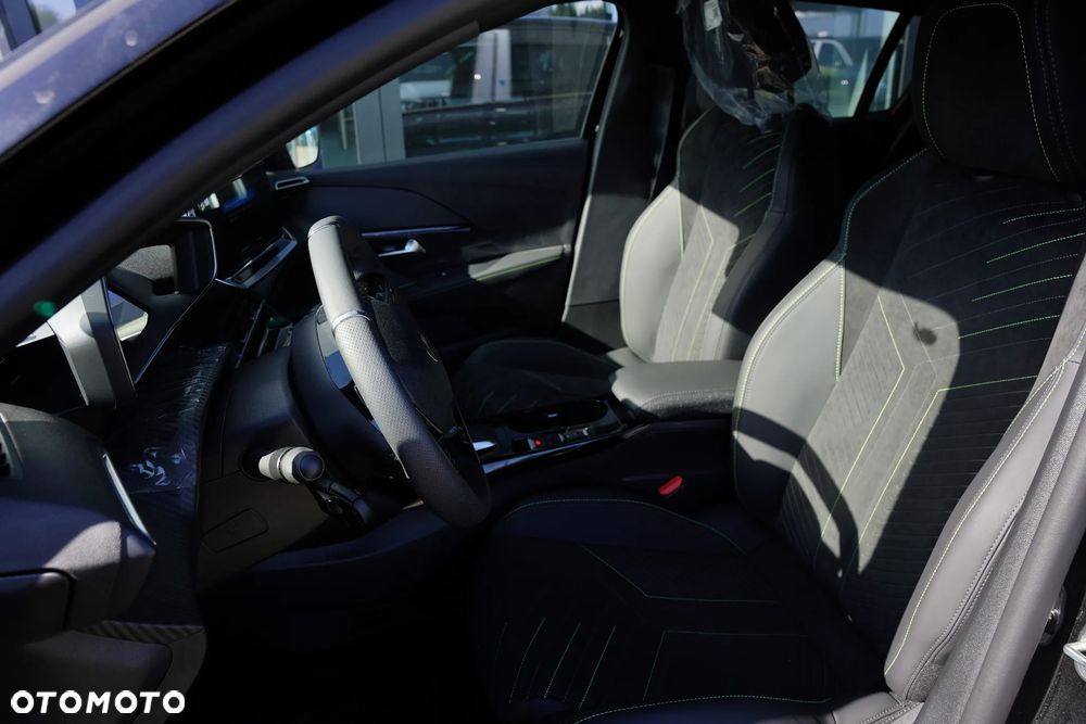 Peugeot 208 1.2 mHEV GT - 4