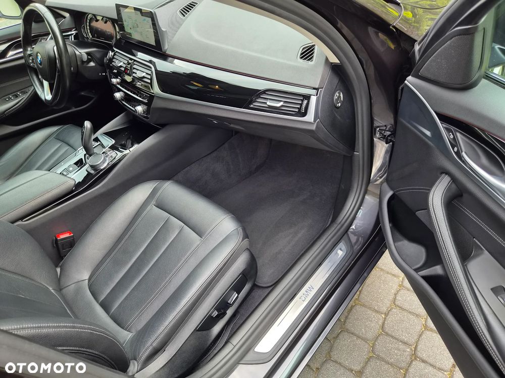 BMW Seria 5 530i Luxury Line - 12