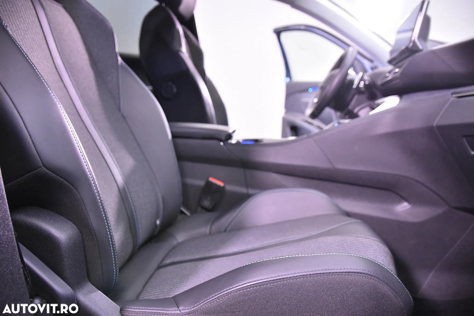 Peugeot 3008 PHEV EAT8 Allure - 11