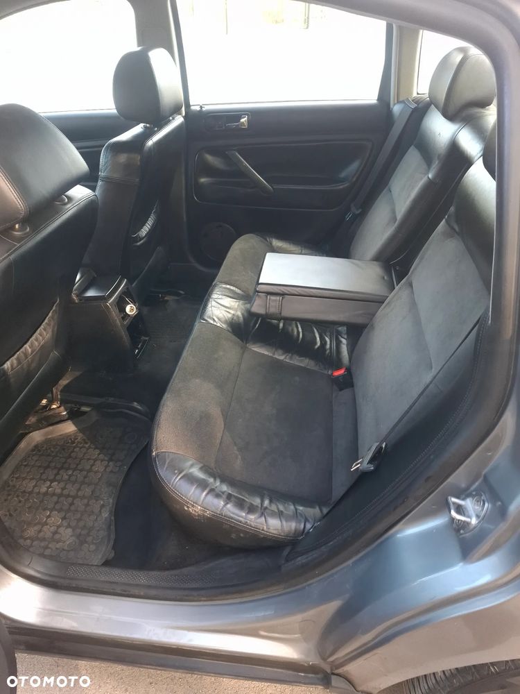 Volkswagen Passat 1.9 TDI Highline - 4