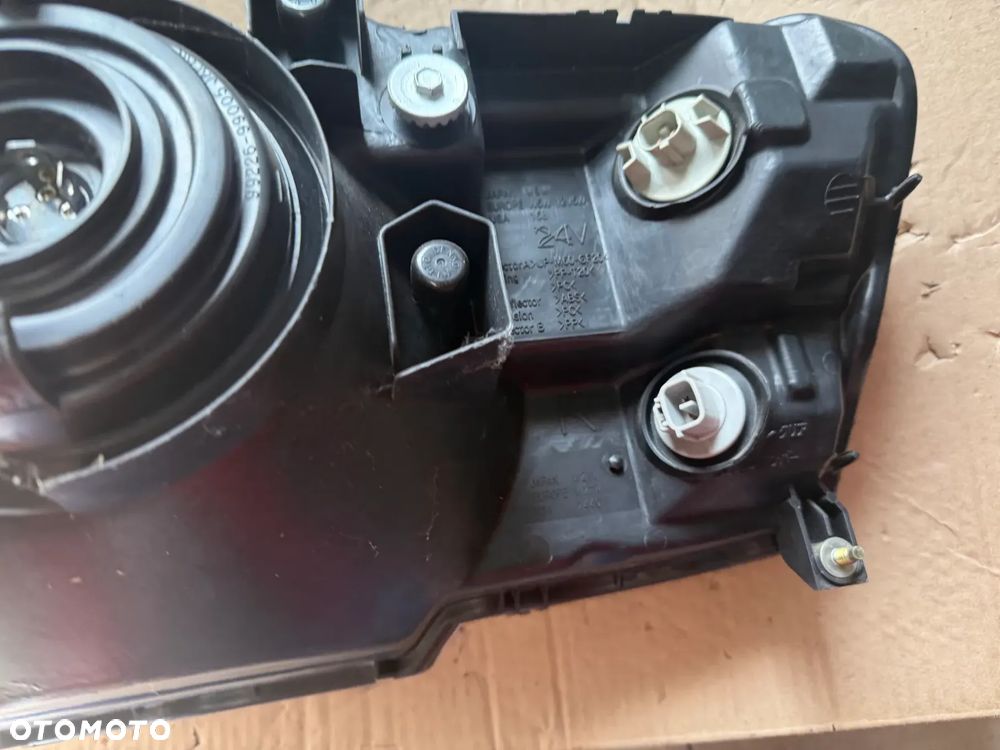 Reflektor / lampa przód przednia prawa Mitsubishi Pajero III 99-06' -  oryginalna - 3