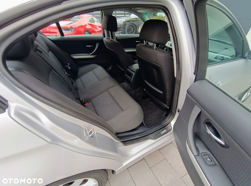 BMW Seria 3 320i - 11