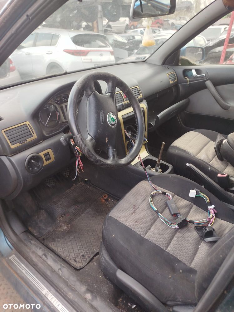 Skoda Octavia 1 na części - 4