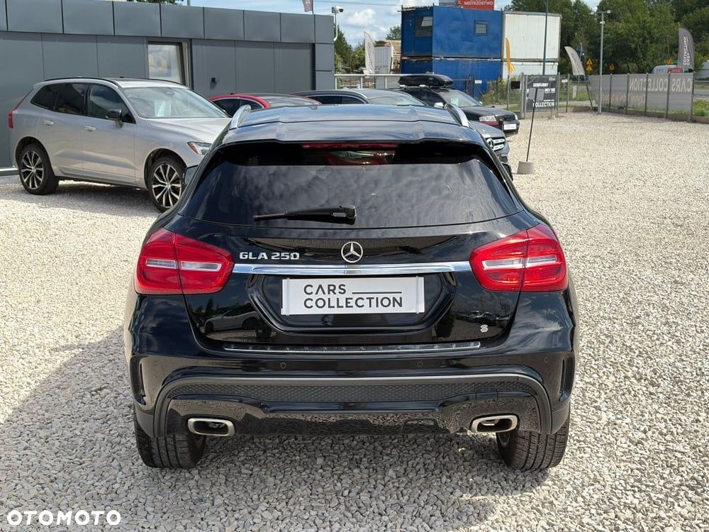 Mercedes-Benz GLA - 4