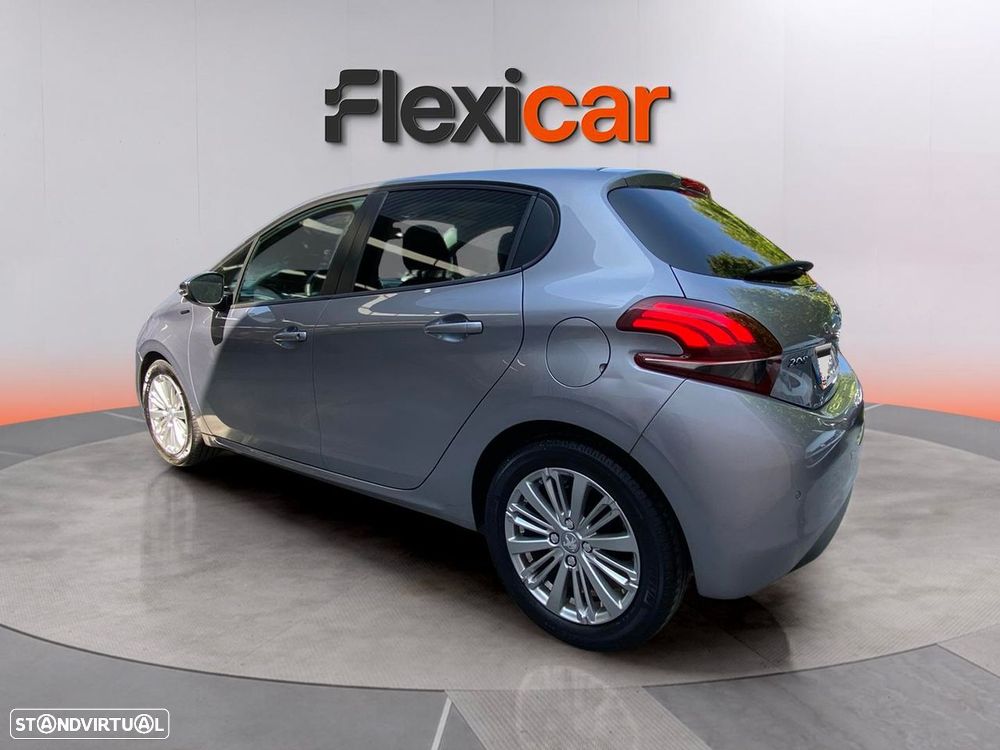 Peugeot 208 1.2 PureTech Signature - 6