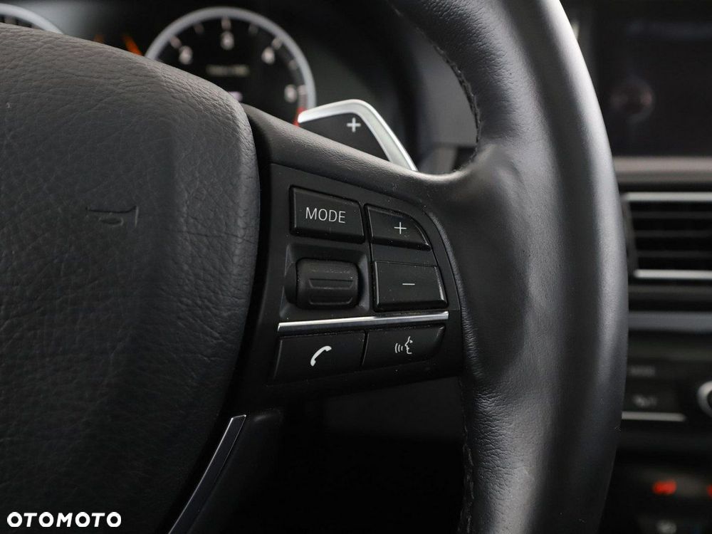 BMW Seria 5 520d xDrive - 32