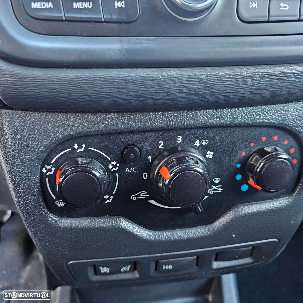 Dacia Dokker isótermica - 13