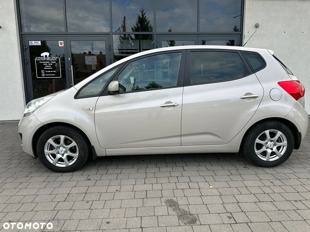 Kia Venga - 10