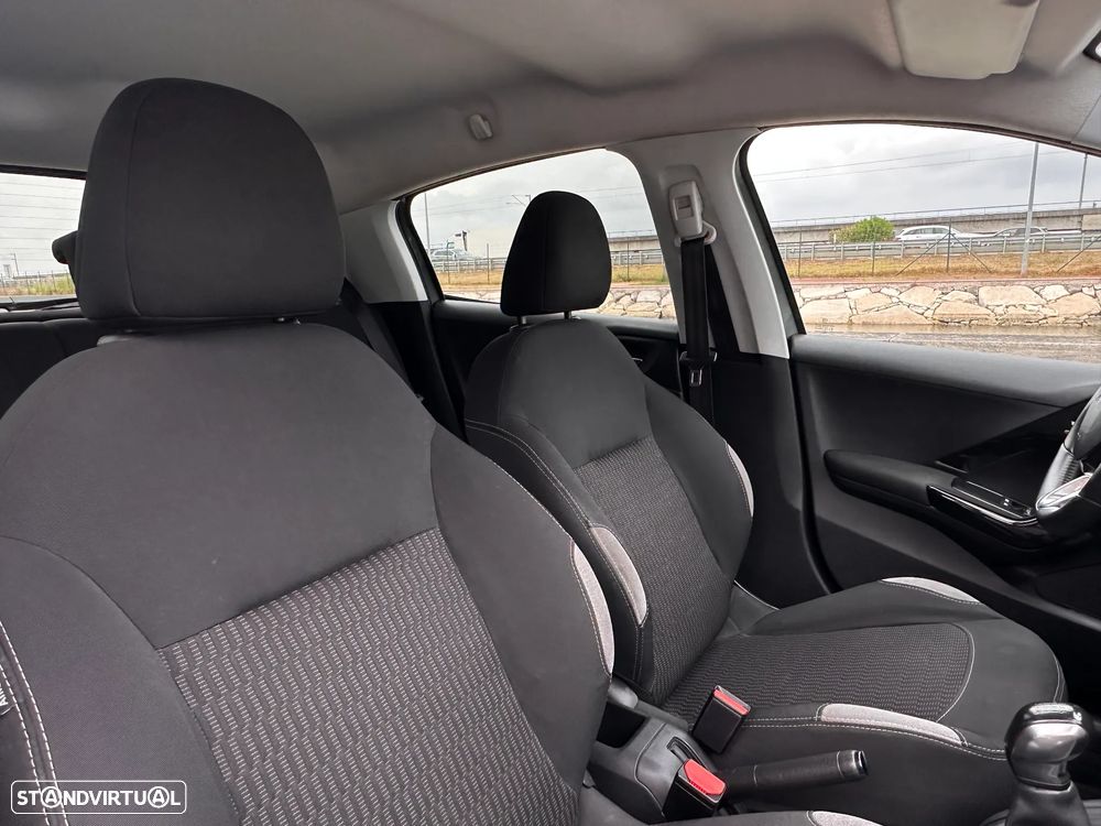 Peugeot 208 1.4 HDi SE Style - 25