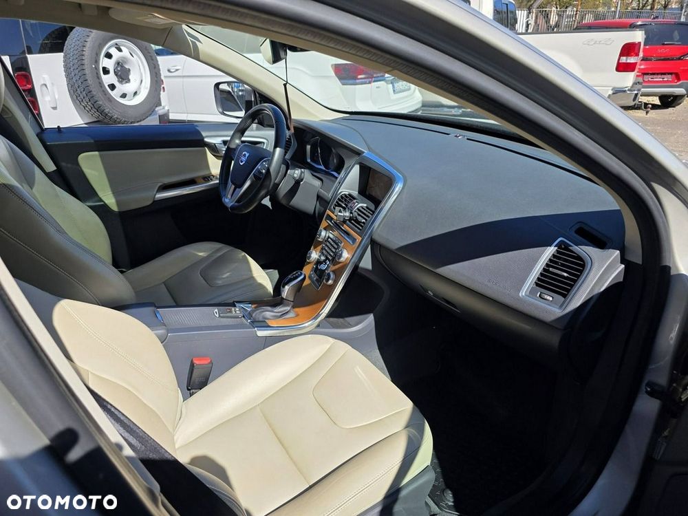 Volvo XC 60 T5 Geartronic Kinetic - 28