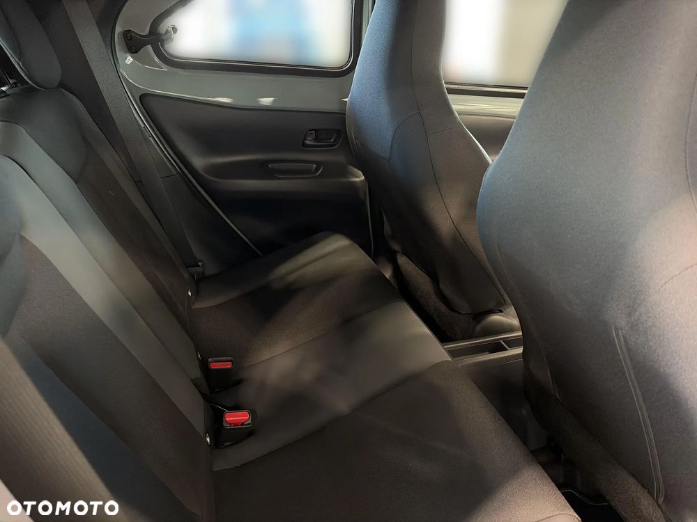 Toyota Aygo X Hybrid 1.5 Style e-CVT - 10