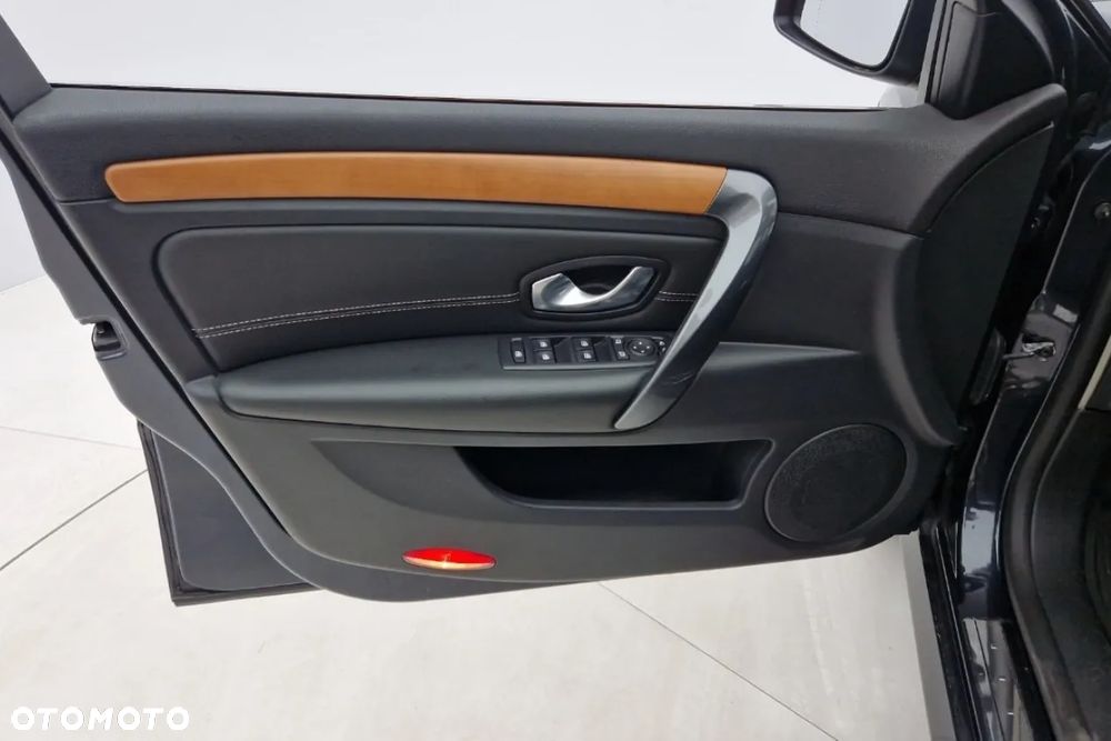 Renault Laguna 3.0 dCi V6 FAP Initiale - 11