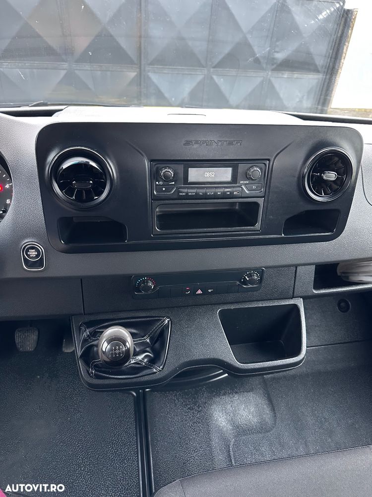 Mercedes-Benz Sprinter - 10