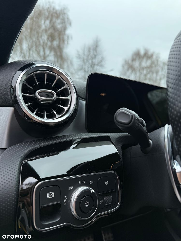 Mercedes-Benz Klasa A AMG 35 4Matic AMG Speedshift DCT 7G - 19