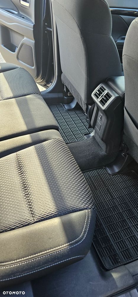 Mitsubishi Outlander 2.0 Instyle + 4WD CVT - 6