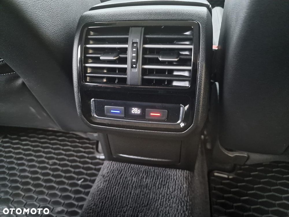 Volkswagen Passat - 33