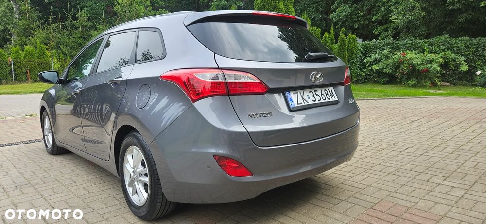 Hyundai i30 blue Kombi 1.6 CRDi Classic Navigation - 5