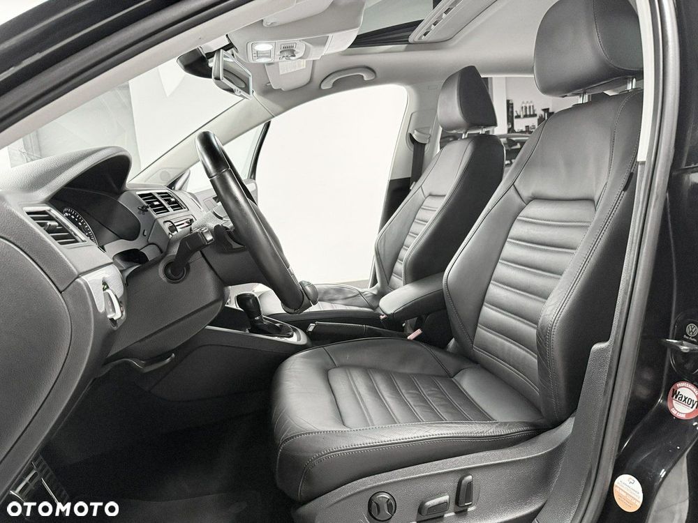 Volkswagen Jetta - 32