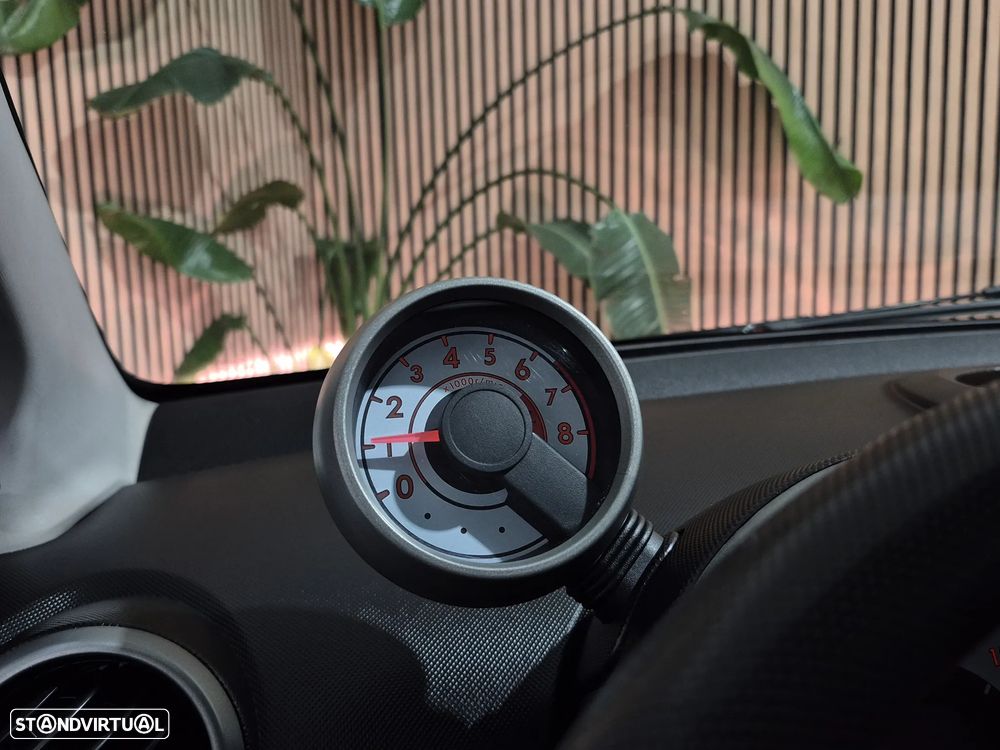 Peugeot 107 1.0 Trendy 2 Tronic - 9