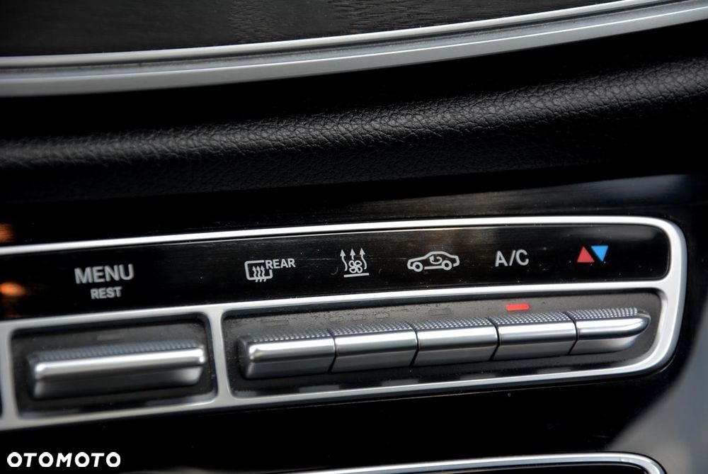 Mercedes-Benz Klasa E 250 9G-TRONIC - 16
