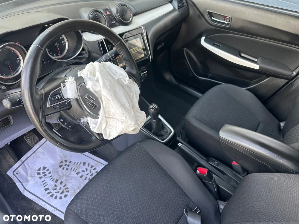 Suzuki Swift 1.2 Premium Plus - 30