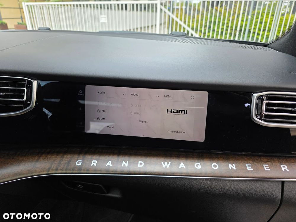 Jeep Grand Wagoneer - 40