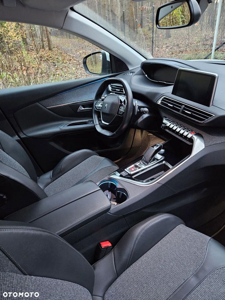 Peugeot 3008 1.2 PureTech Allure S&S EAT8 - 17