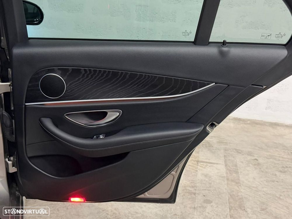 Mercedes-Benz E 300 de Avantgarde 4Matic - 53