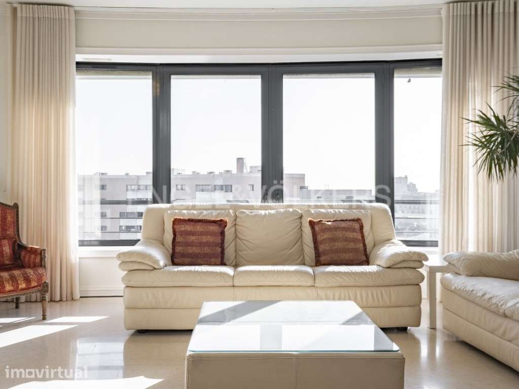 Exclusiva Penthouse T5 com Terraços Privativos e Vista Sobre Lisboa - Grande imagem: 3/30