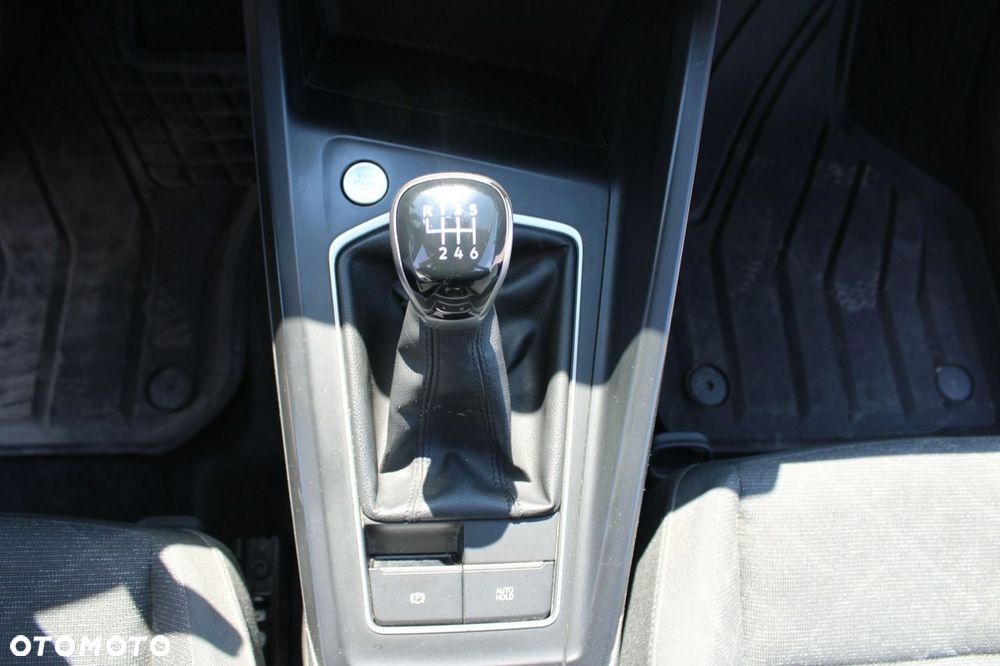 Volkswagen Golf - 22