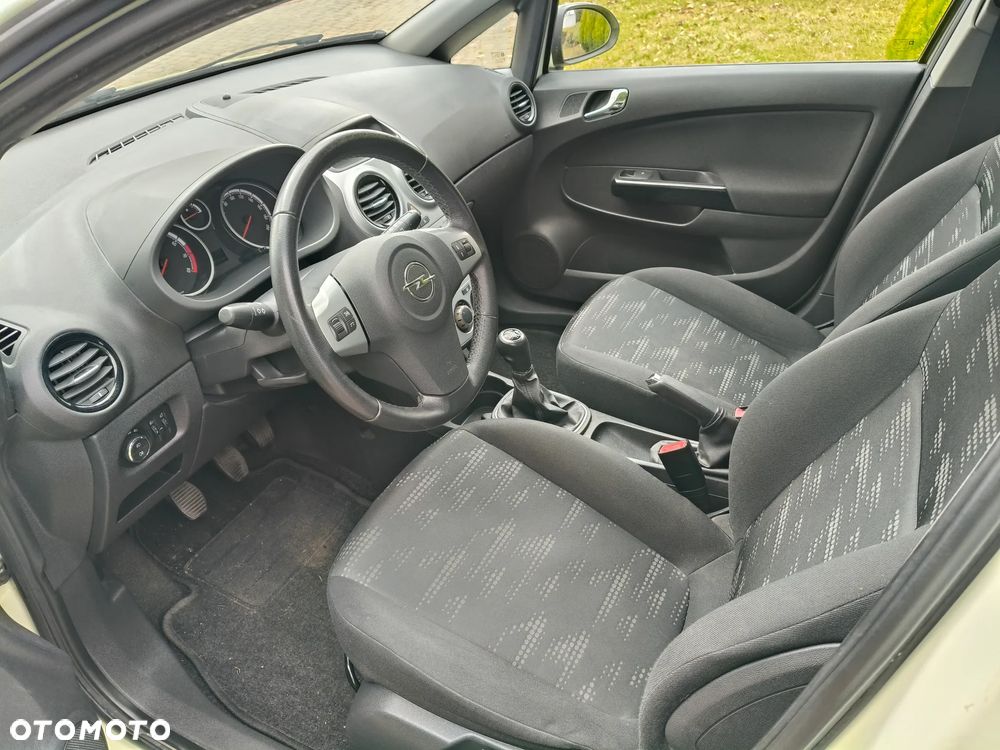 Opel Corsa 1.2 16V Cosmo - 3