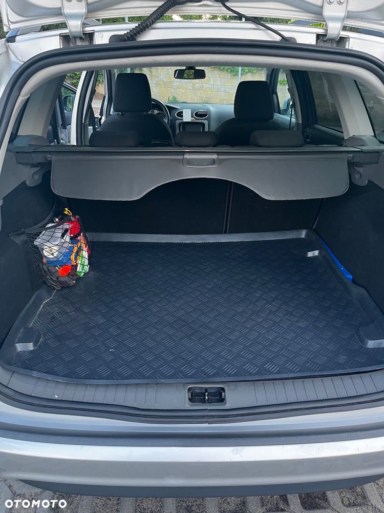 Ford Focus 1.6 16V Ambiente - 16