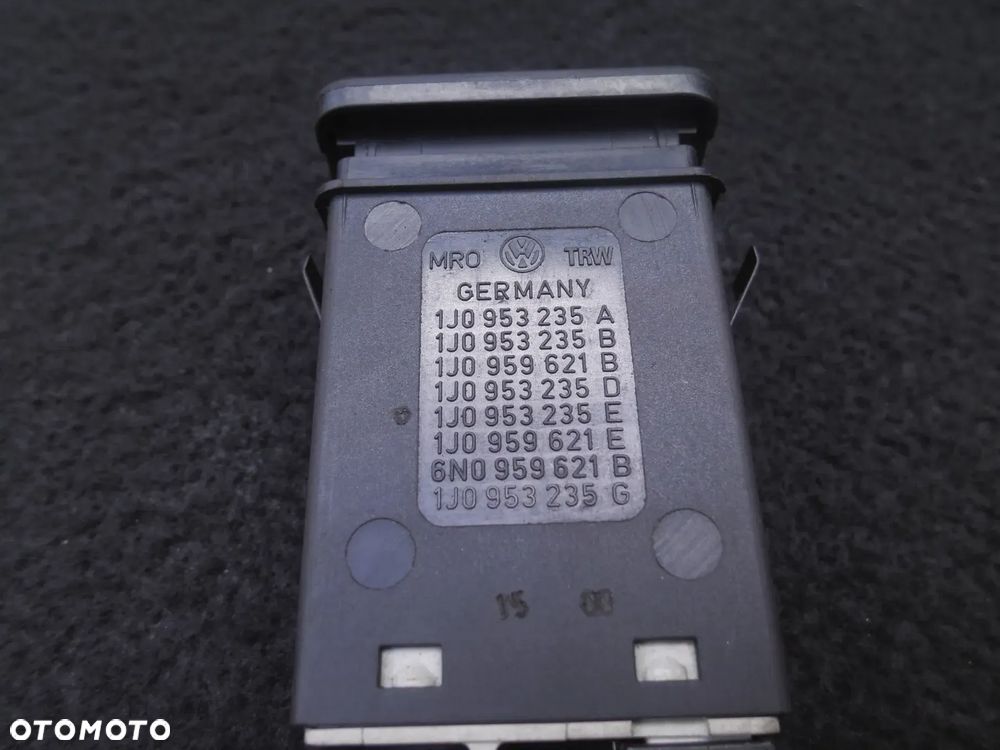 VW GOLF IV BORA PRZEŁĄCZNIKI ZESTAW GRZANIE FOTELI TYLNEJ SZYBY ESP ŚWIATŁA AWARYJNE - 10