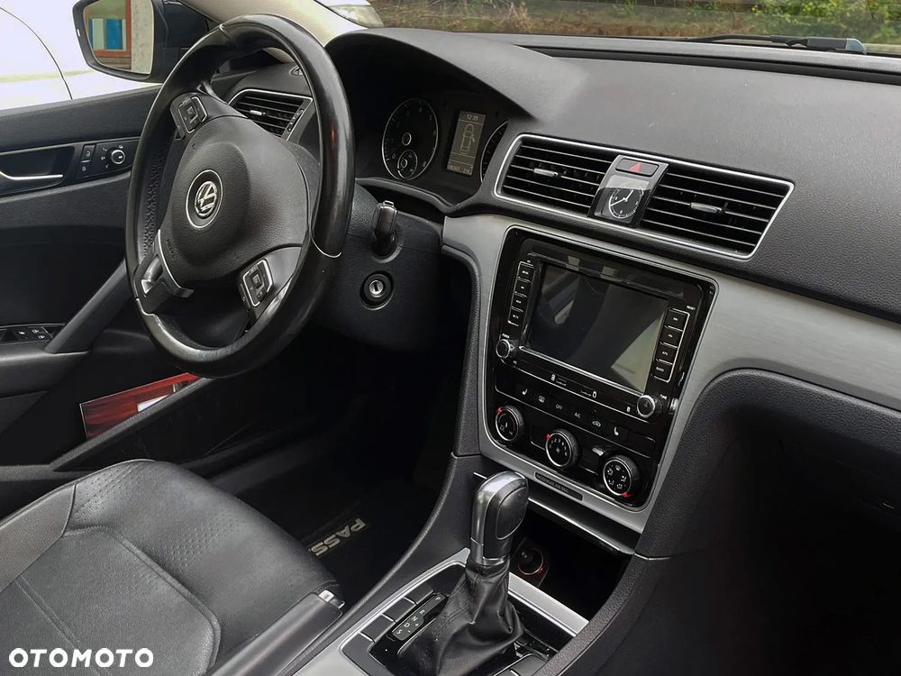 Volkswagen Passat - 12