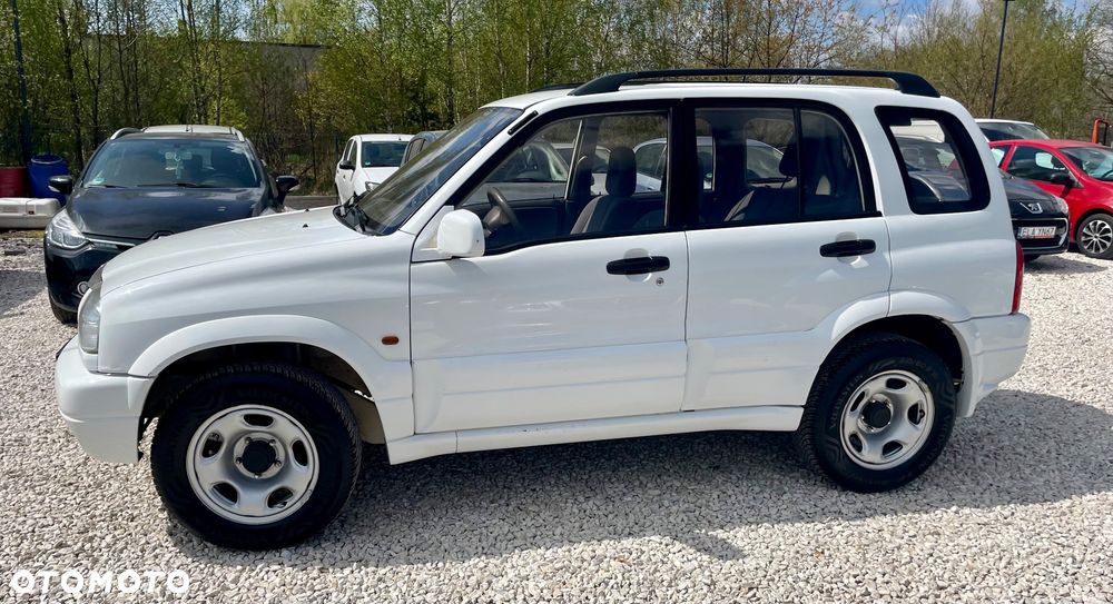 Suzuki Grand Vitara 2.0 Club - 9