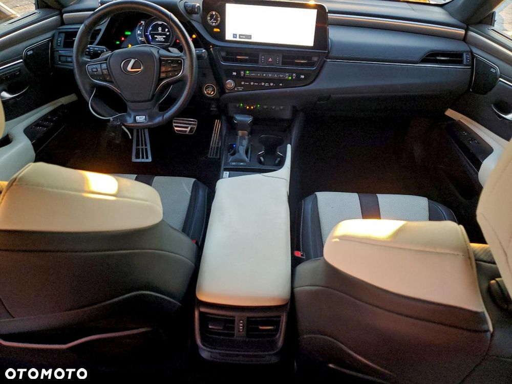 Lexus ES 300h F Sport - 36