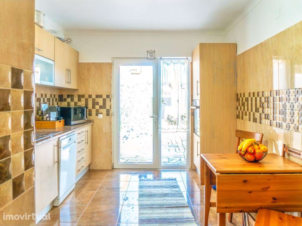 Moradia de rés do chão e 1º andar com Garagem - Grande imagem: 4/51